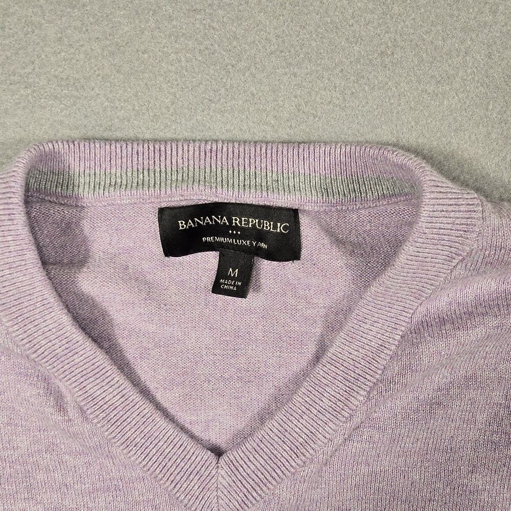 Banana Republic Men's Medium Luxury Blend V-Neck Purple Silk Cashmere  Sweater - Picture 2 of 6